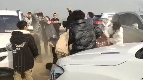 多人停车官方爆料视频,多人停车挑战背后的惊险瞬间  第3张