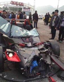 美国爆料女记者车祸视频,真相与疑云交织  第2张