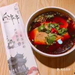 网红八大碗的瓜吃不吃,瓜田里的美食盛宴，吃不吃，你说了算！  第2张