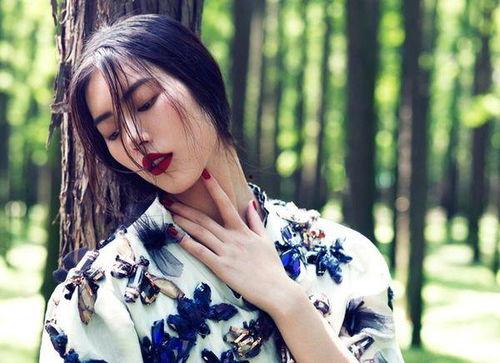 圈内爆料刘雯崔始源,跨国恋情甜蜜升温！”  第2张