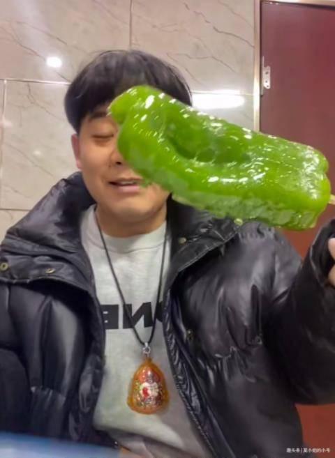 广州帅哥网红吃瓜,揭秘网红美食背后的故事